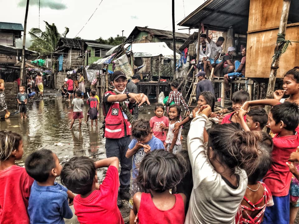 filipino EMT with children